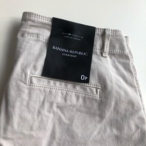NWT Banana Republic Khaki Capri Pants in 0P